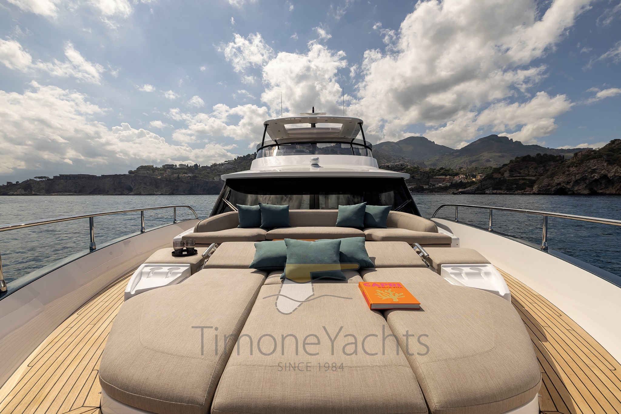 AZIMUT MAGELLANO 60 ESTERNI PRUA
