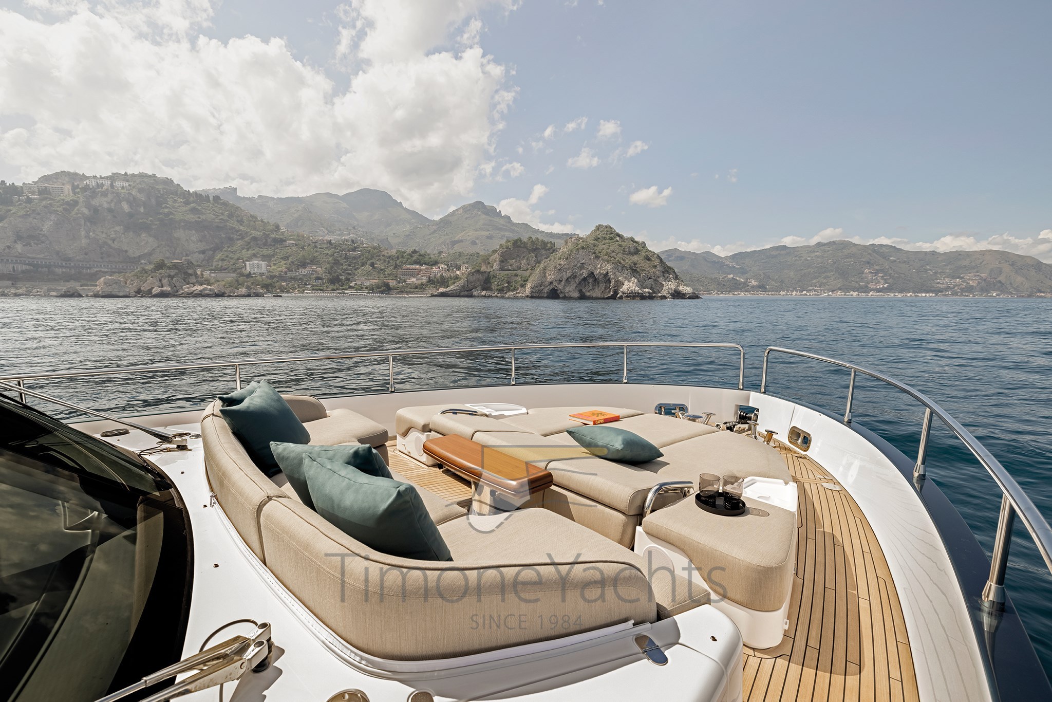 AZIMUT MAGELLANO 60 ESTERNI PRUA