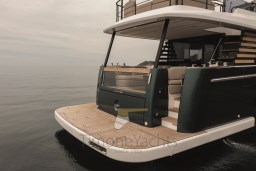AZIMUT MAGELLANO 60 ESTERNI POPPA