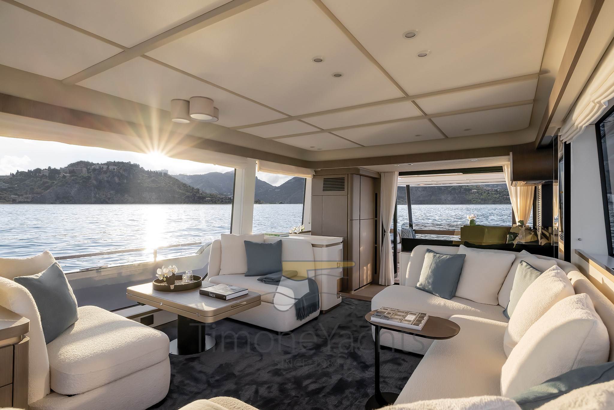 AZIMUT MAGELLANO 60 INTERNI SALONE