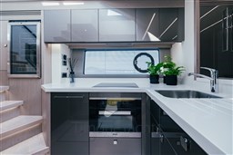 73 Sunseeker_Galley.jpg