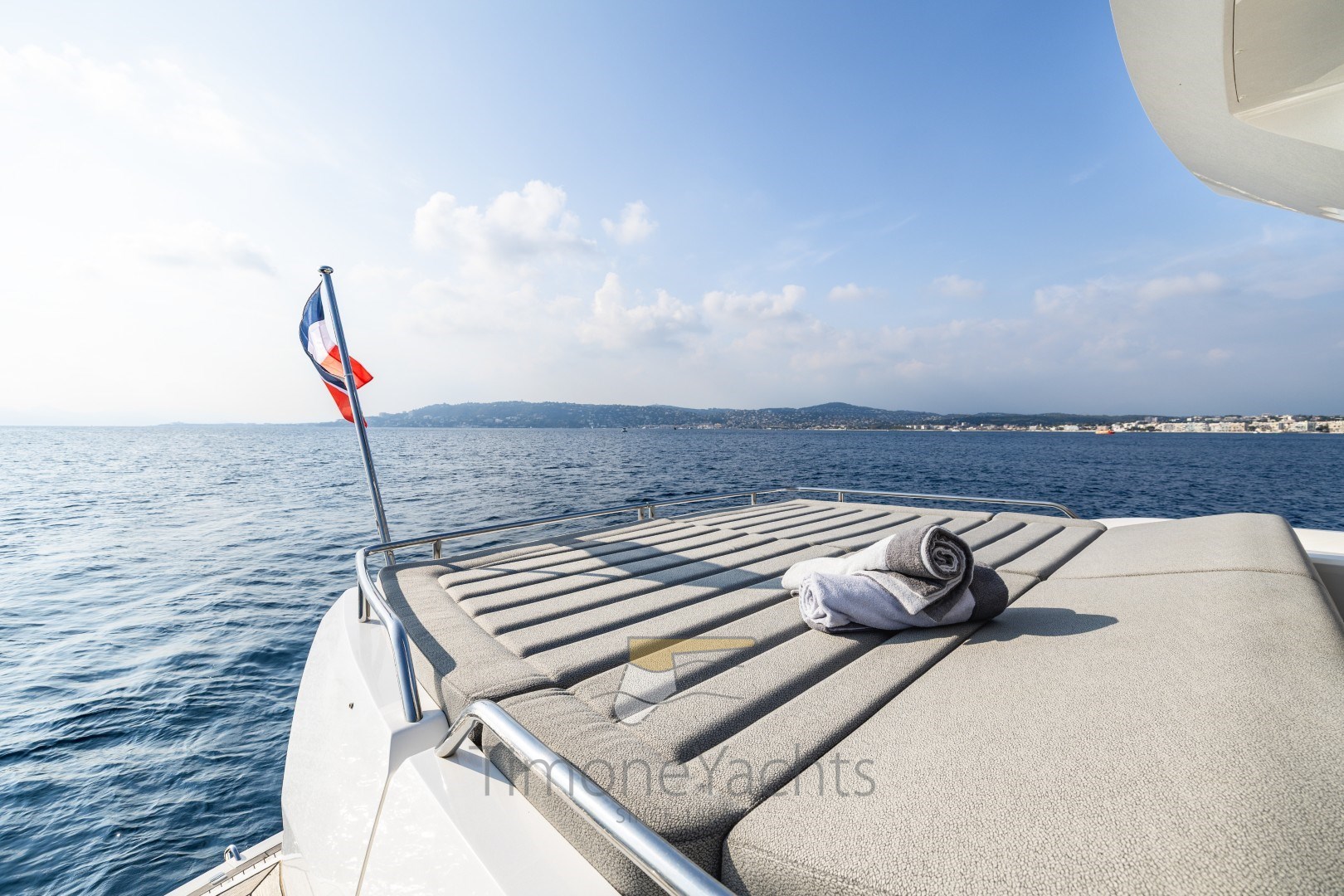 26 Sunseek 74_Rear Sunbed.jpg