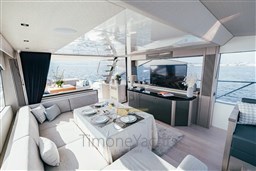 84 Sunseeker_Salon.jpg