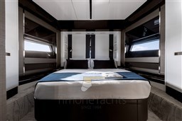 Azimut S8 VIP Cabin