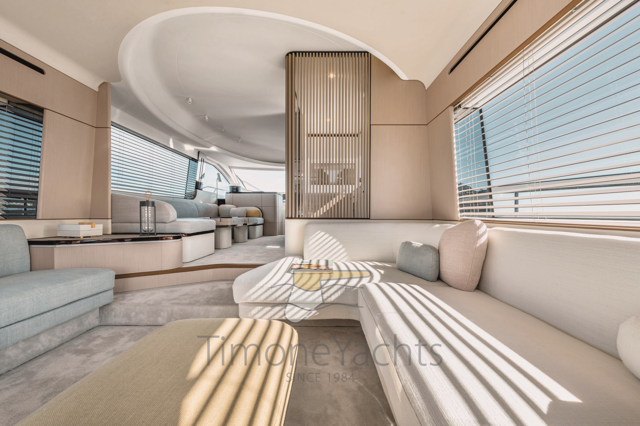 AZIMUT FLY 68 INTERNI SALONE