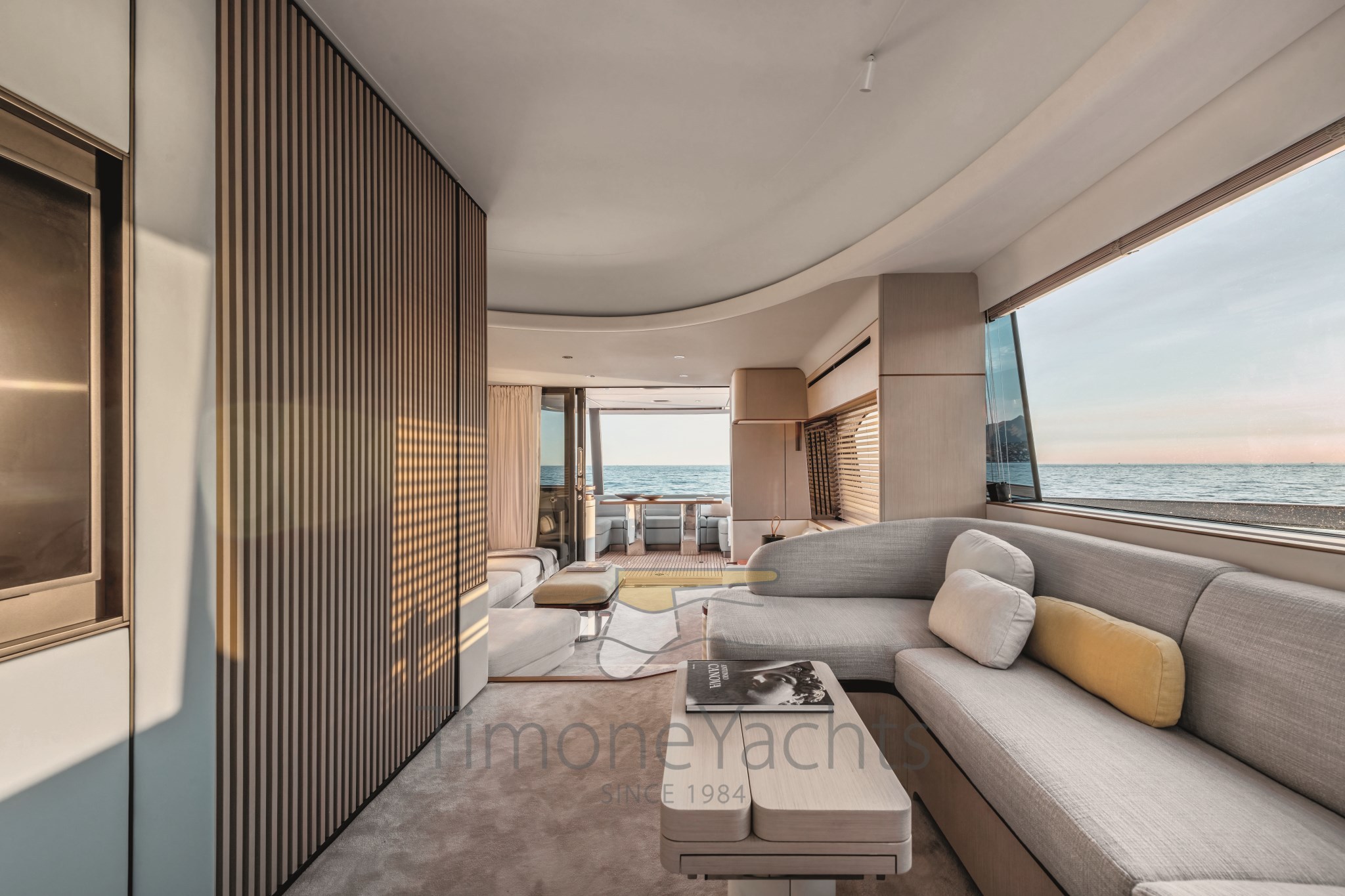 AZIMUT FLY 68 INTERNI SALONE