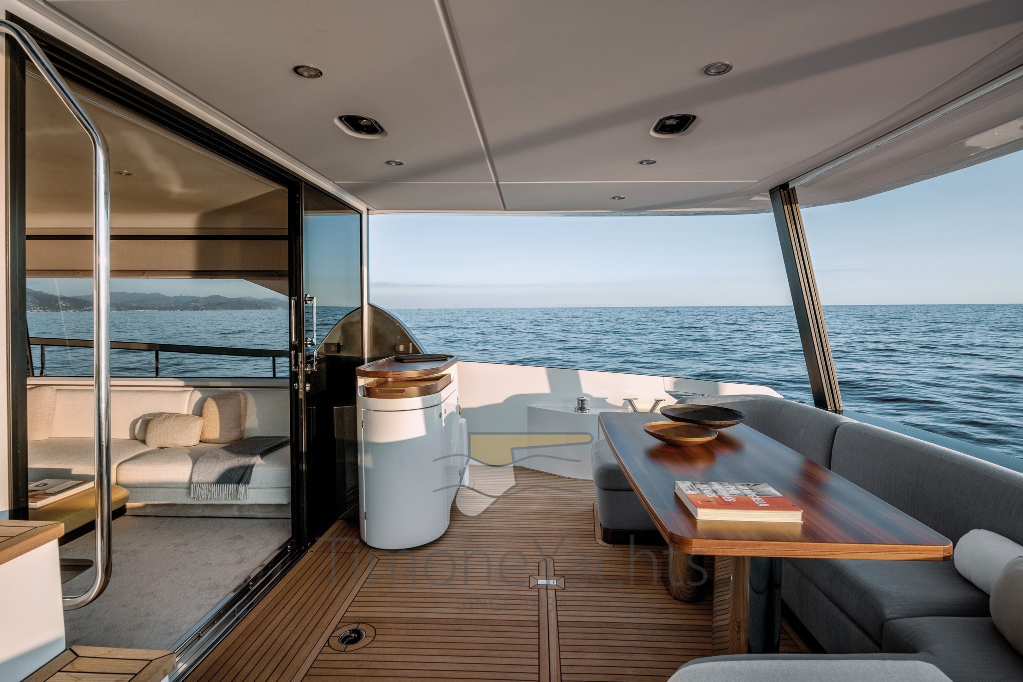 AZIMUT FLY 68 ESTERNI POZZETTO
