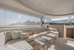 AZIMUT FLY 68 INTERNI SALONE