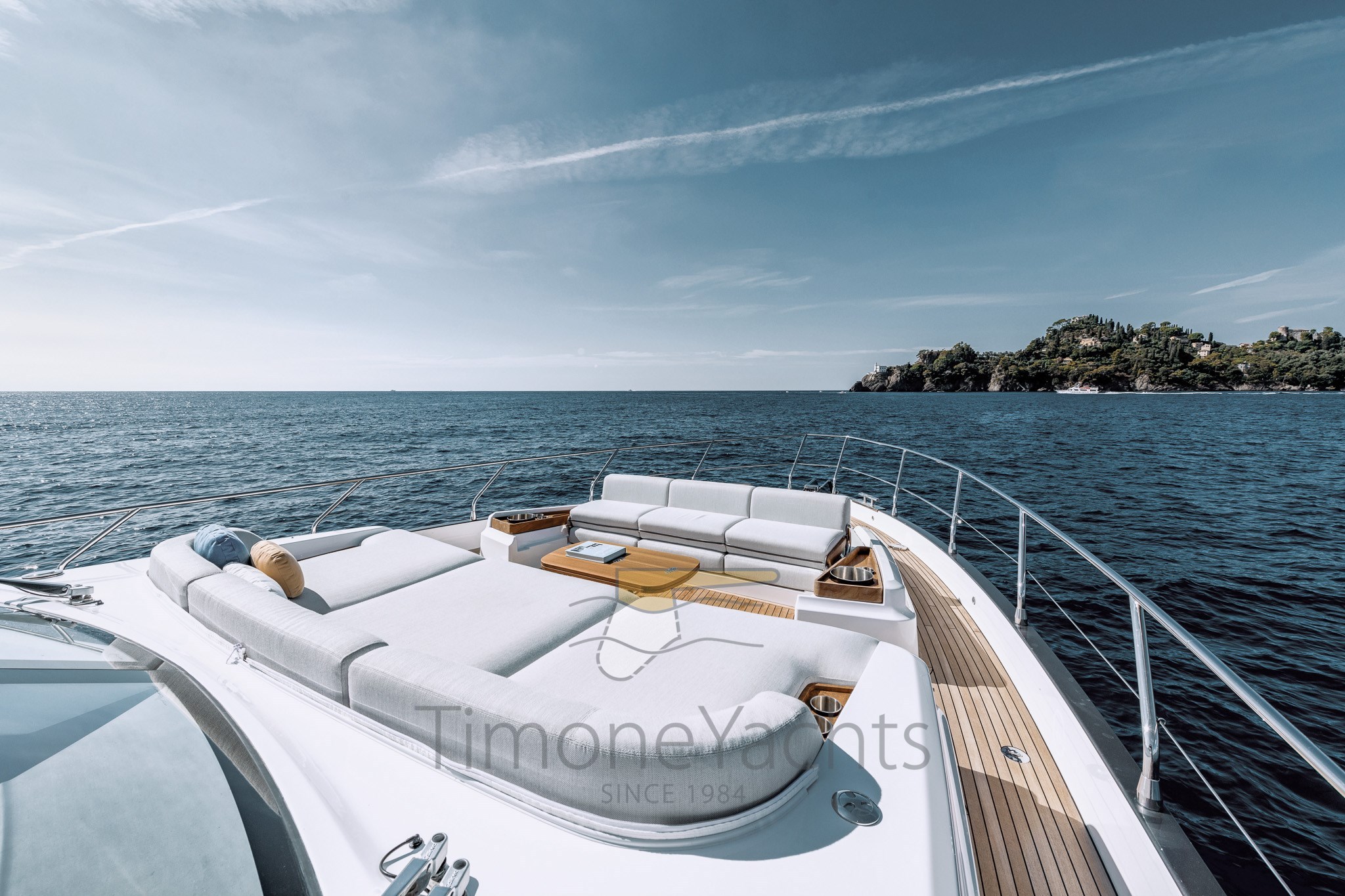 AZIMUT FLY 68 ESTERNI PRUA