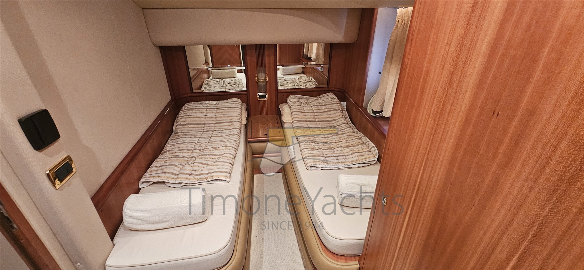 Cabina ospiti letti in piano