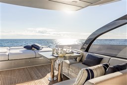 Azimut S7 Cockpit