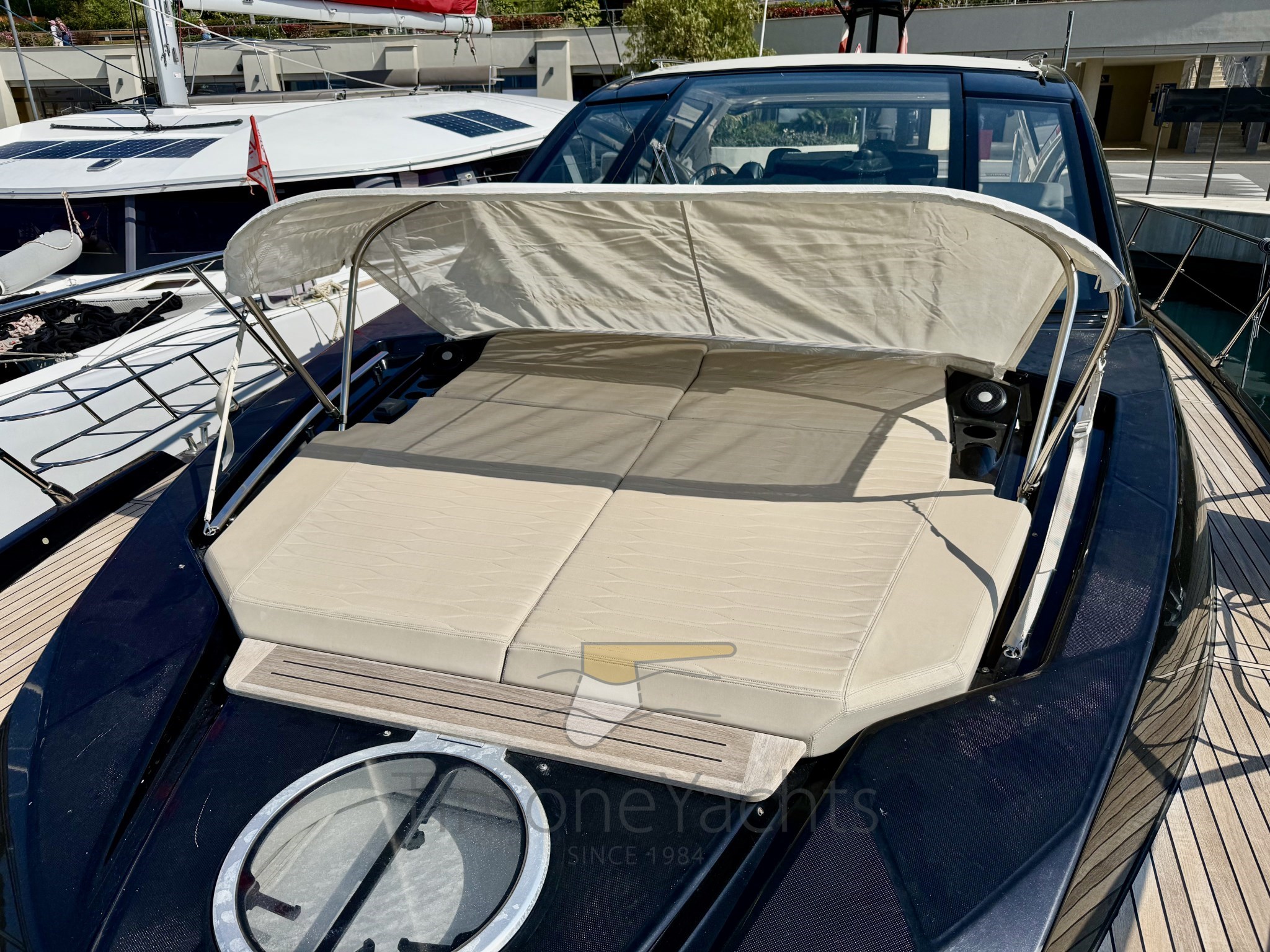 Cranchi 60 ST - Bow Bimini