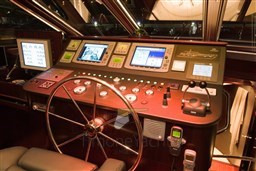 Pacific Shipyard Antema 200 Plancia comando