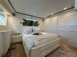 Custom Line Navetta 30 (2003) Timone Yachts