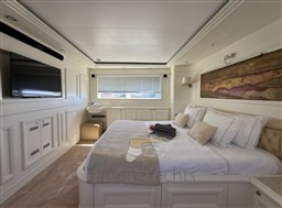 Custom Line Navetta 30 (2003) Timone Yachts
