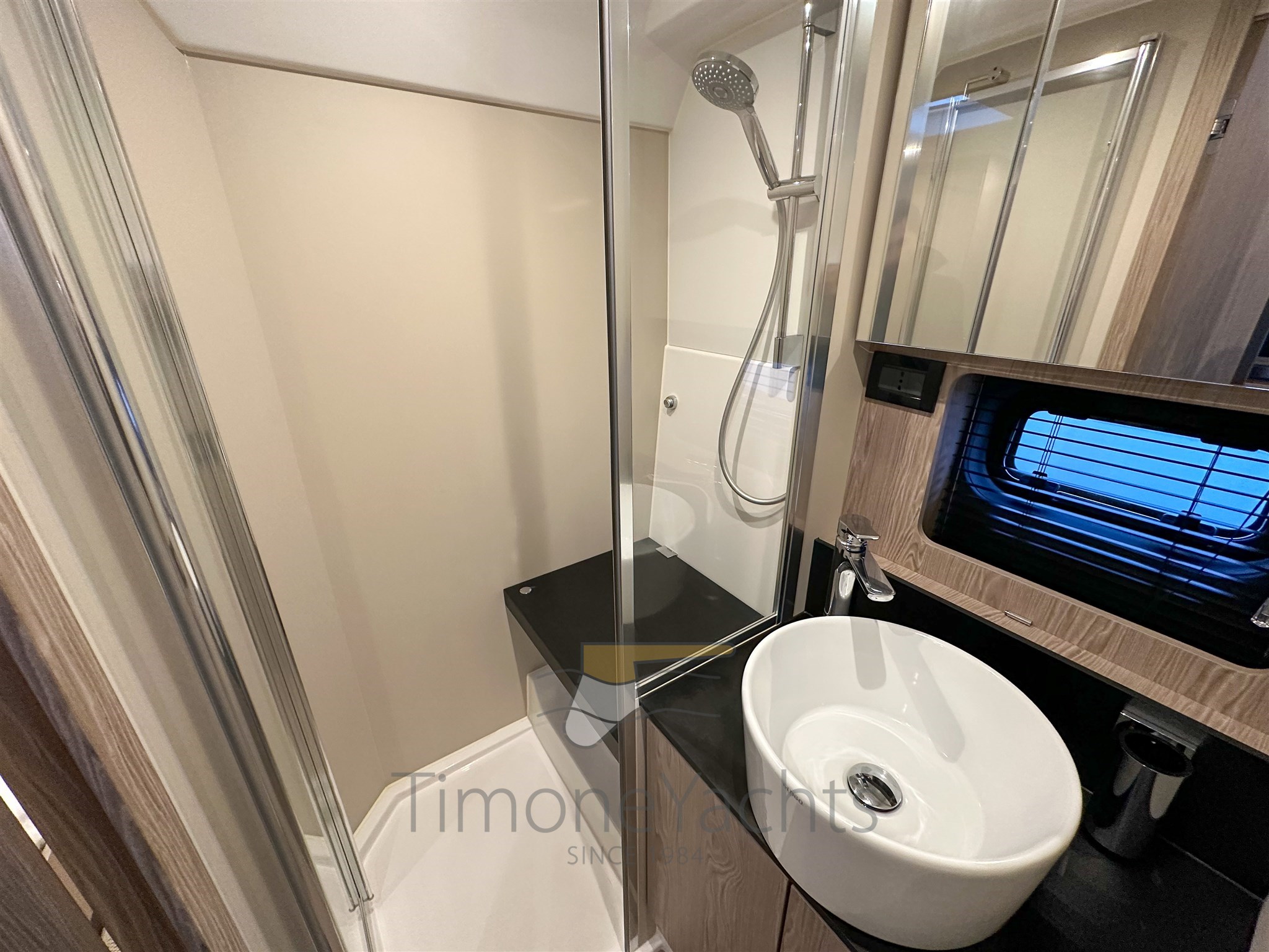 AZIMUT ATLANTIS 45 - INTERNI BAGNO DI SERVIZIO