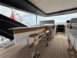 Azimut Grande 27 M - Wetbar on fly