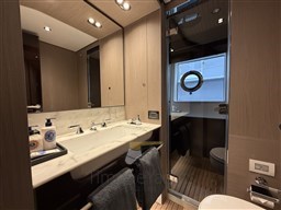 Azimut Grande 27 M - Vip Head