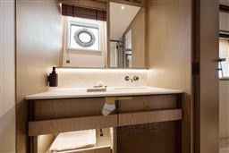 F82 Owner Bathroom - dimensioni grandi.jpeg