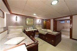 f3f59ba0-f141-11eb-b760-ad3d022d383c-EMERA-Superyacht-for-sale-charter-15.jpg
