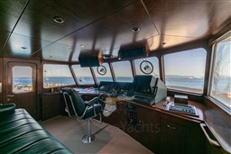 f0b1bb40-f141-11eb-b760-ad3d022d383c-EMERA-Superyacht-for-sale-charter-22.jpg