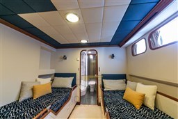 f2023010-f141-11eb-b922-b14f991b6047-EMERA-Superyacht-for-sale-charter-19.jpg
