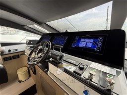Azimut Grande 27 M - Helm