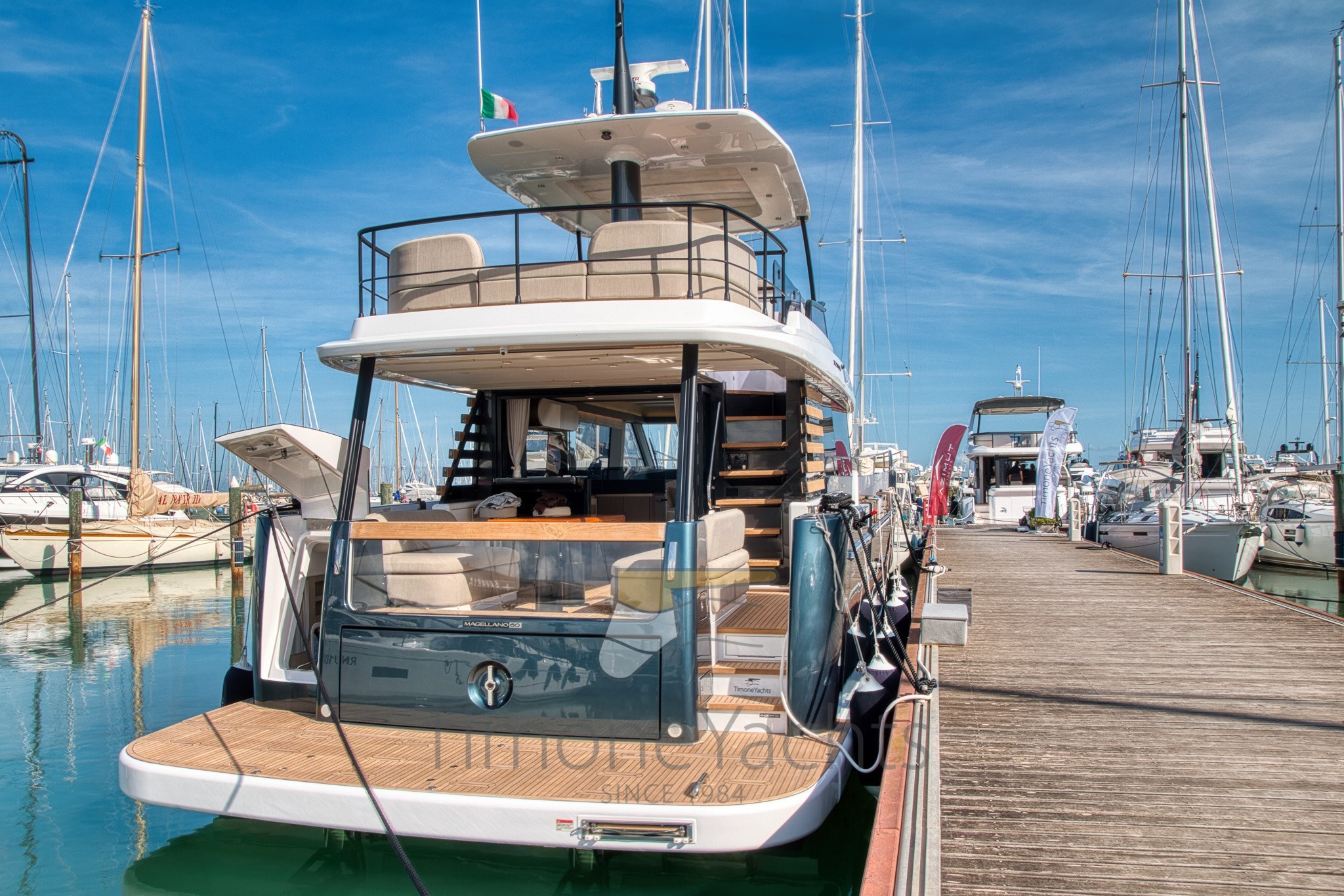 AZIMUT MAGELLANO 60 ESTERNI