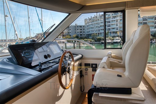 AZIMUT MAGELLANO 60 INTERNI PLANCIA DI COMANDO