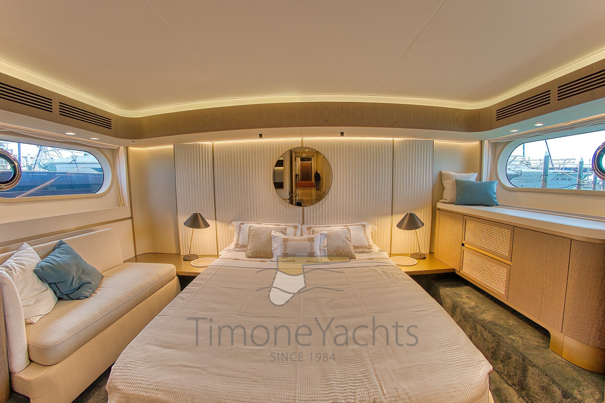 AZIMUT MAGELLANO 60 INTERNI CABINA ARMATORE