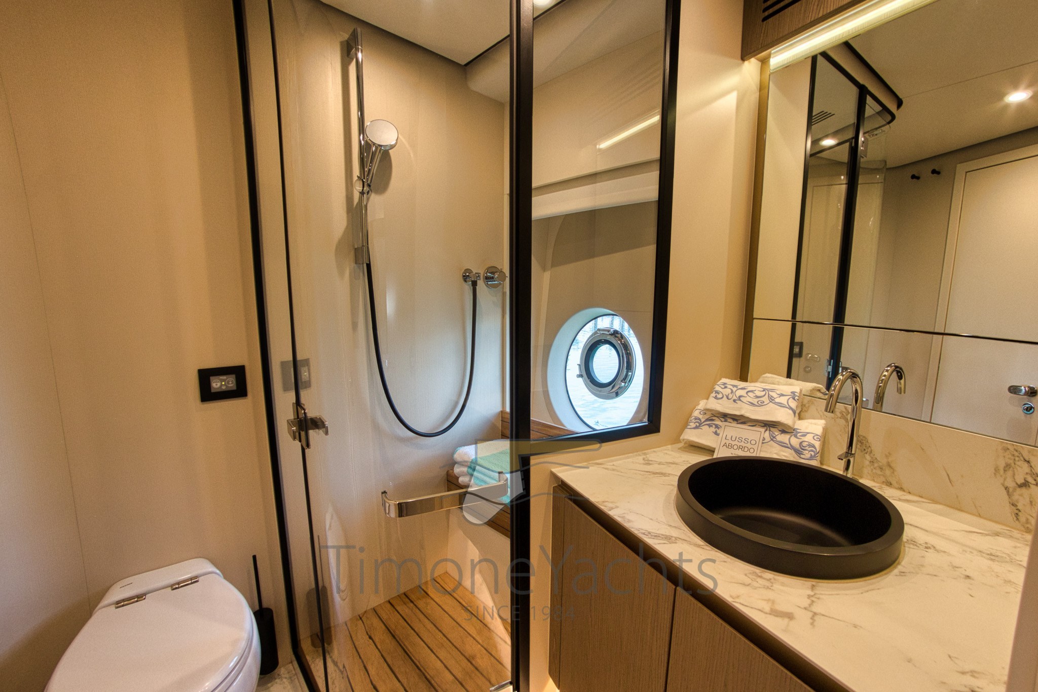 AZIMUT MAGELLANO 60 INTERNI BAGNO OSPITI