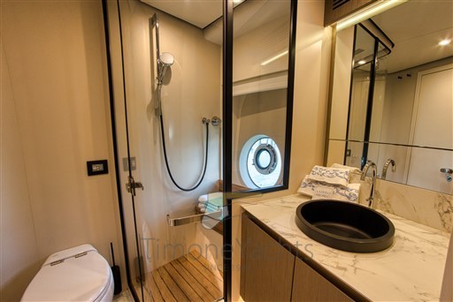 AZIMUT MAGELLANO 60 INTERNI BAGNO OSPITI