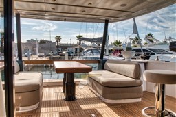 AZIMUT MAGELLANO 60 ESTERNI POZZETTO