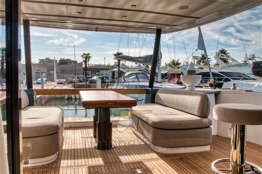 AZIMUT MAGELLANO 60 ESTERNI POZZETTO