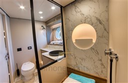 AZIMUT MAGELLANO 60 INTERNI BAGNO ARMATORE