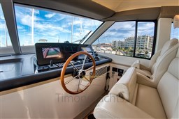 AZIMUT MAGELLANO 60 INTERNI PLANCIA DI COMANDO