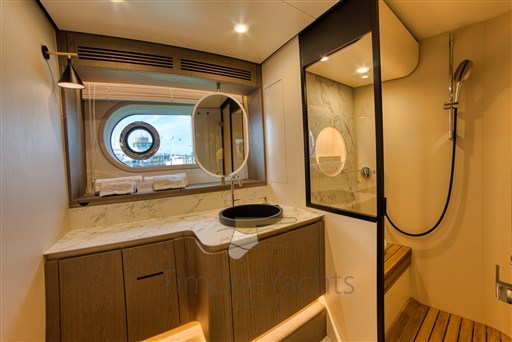 AZIMUT MAGELLANO 60 INTERNI BAGNO ARMATORE