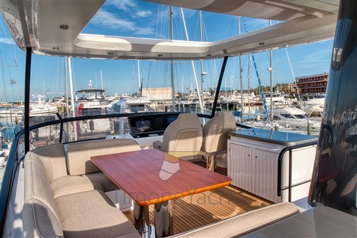 AZIMUT MAGELLANO 60 ESTERNI FLYBRIDGE