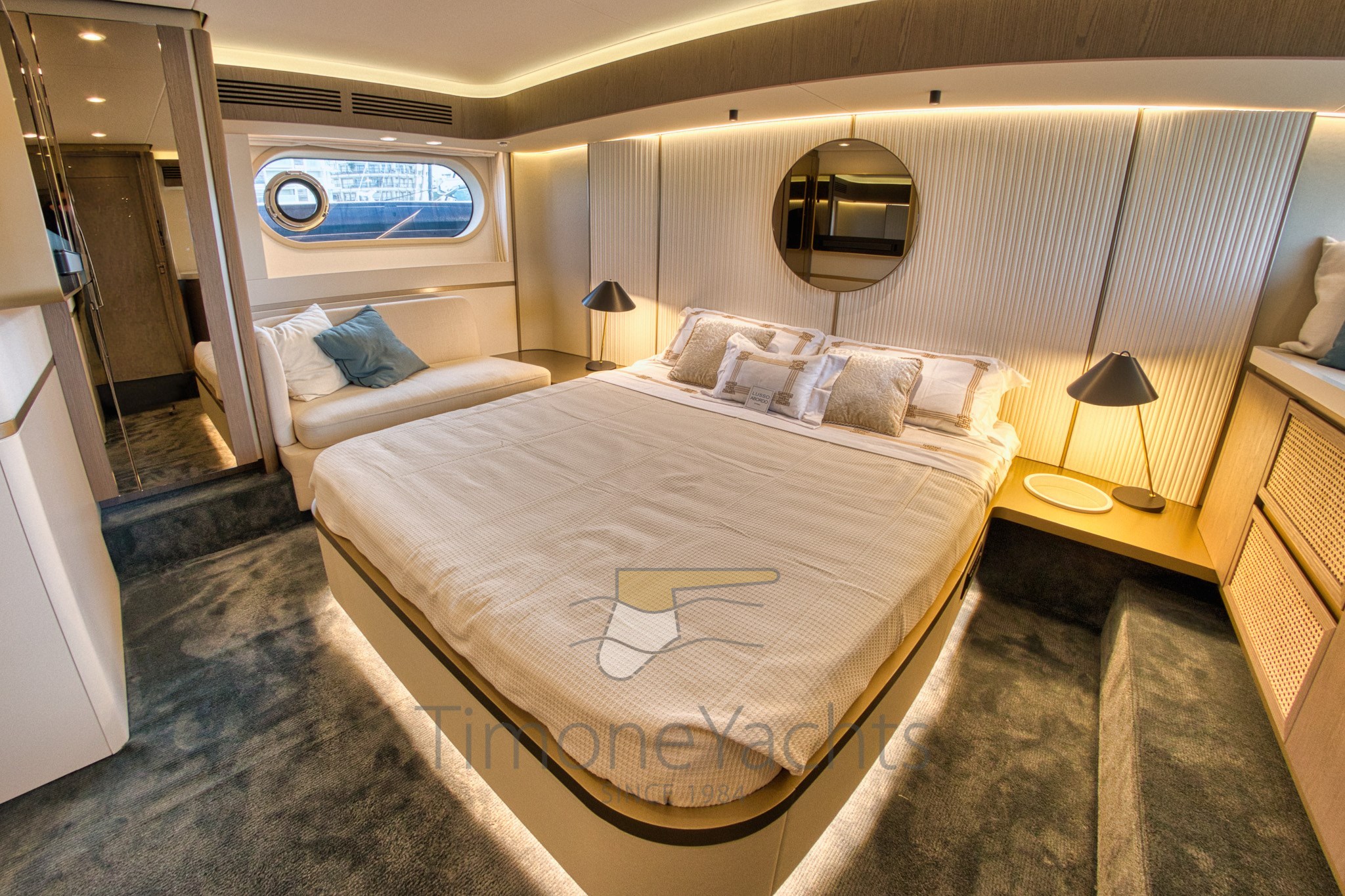 AZIMUT MAGELLANO 60 INTERNI CABINA ARMATORE