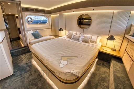 AZIMUT MAGELLANO 60 INTERNI CABINA ARMATORE