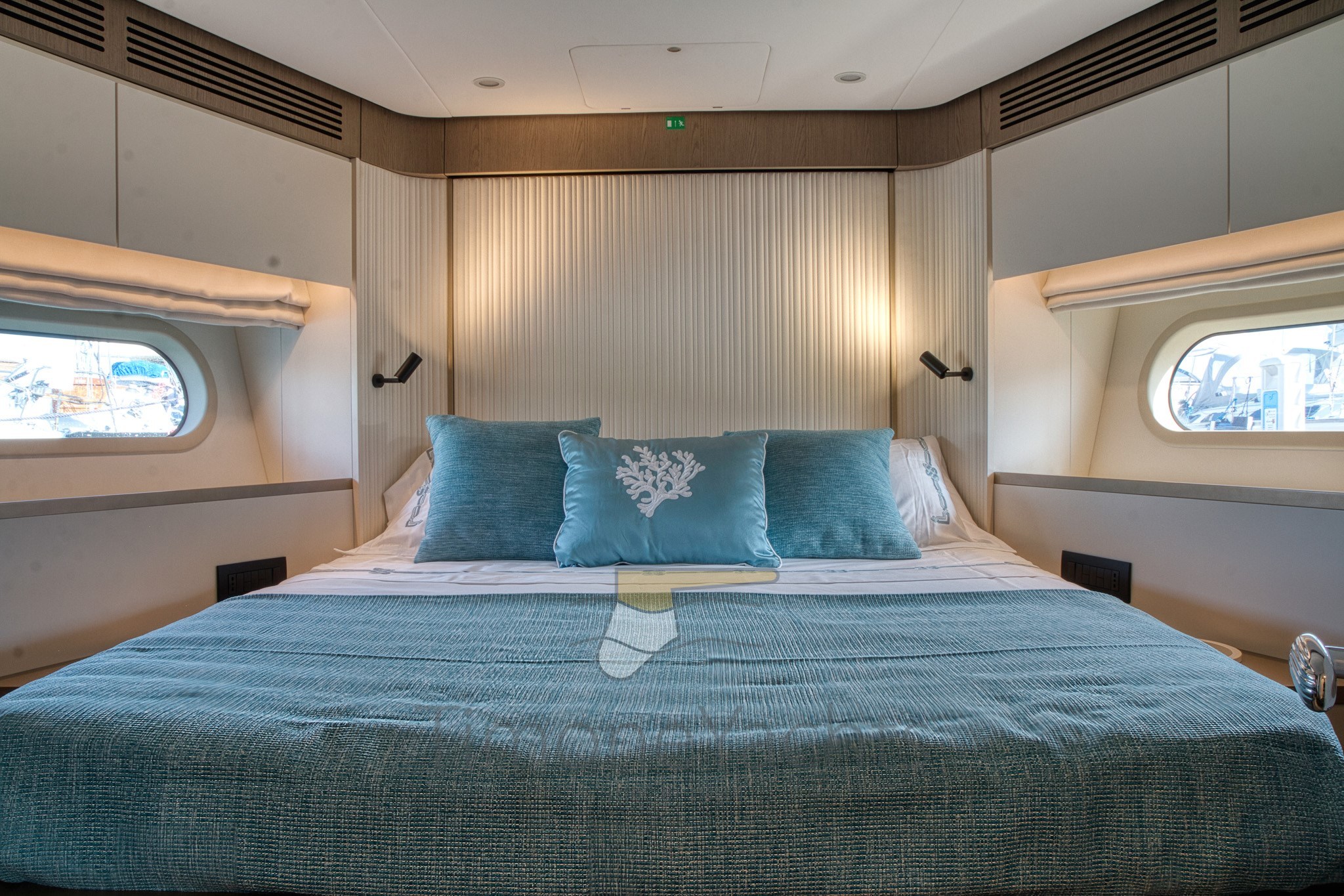 AZIMUT MAGELLANO 60 INTERNI CABINA VIP