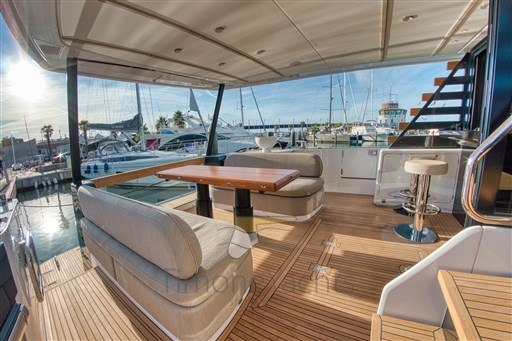 AZIMUT MAGELLANO 60 ESTERNI POZZETTO