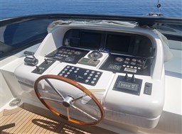 MAIORA 23S FLYBRIDGE