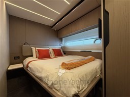 Azimut 72 Fly - Guest cabin
