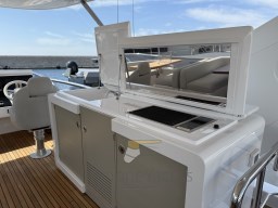 Azimut 72 Fly - Wetbar on flybridge