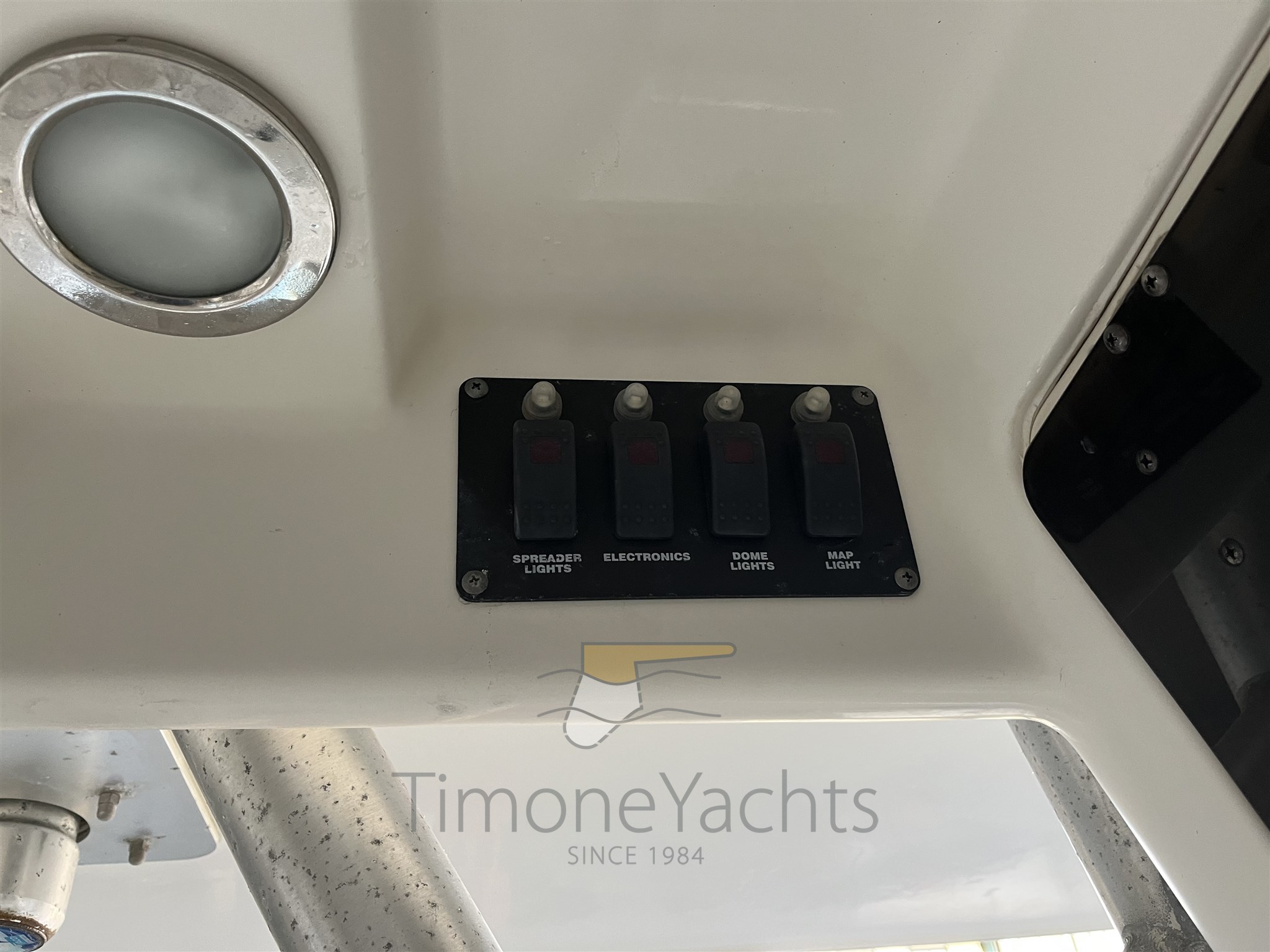 Boston Whaler OUTRAGE 320 (2004) Timone Yachts