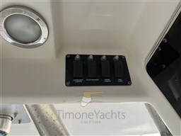 Boston Whaler OUTRAGE 320 (2004) Timone Yachts