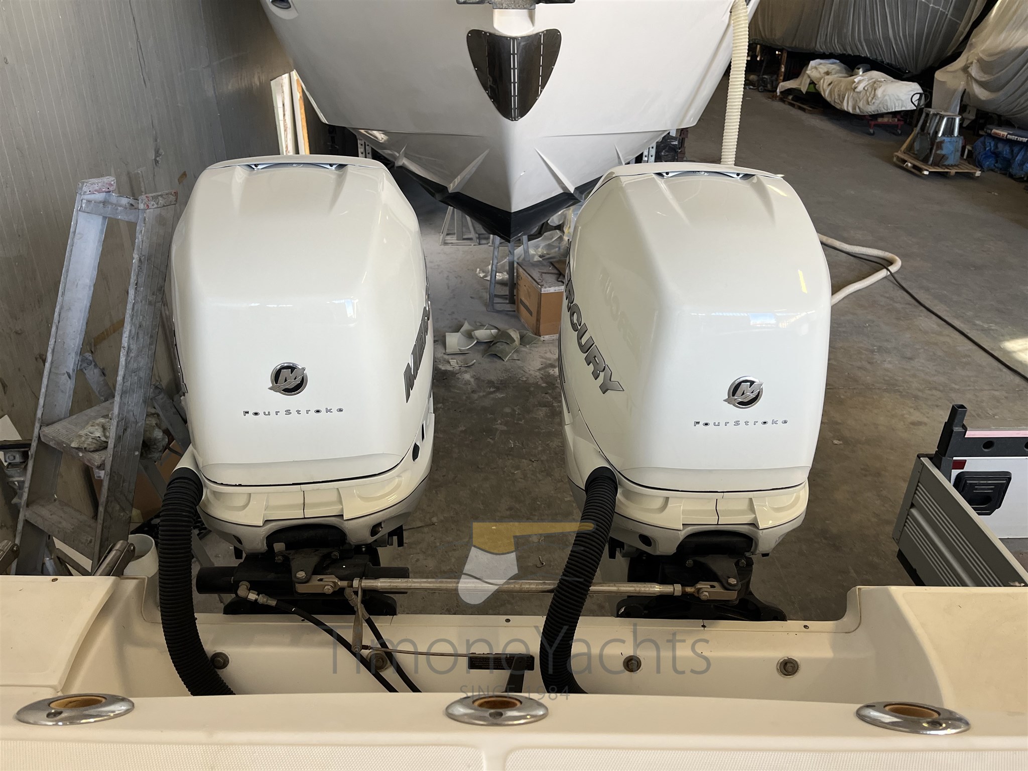 Boston Whaler OUTRAGE 320 (2004) Timone Yachts