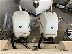 Boston Whaler OUTRAGE 320 (2004) Timone Yachts