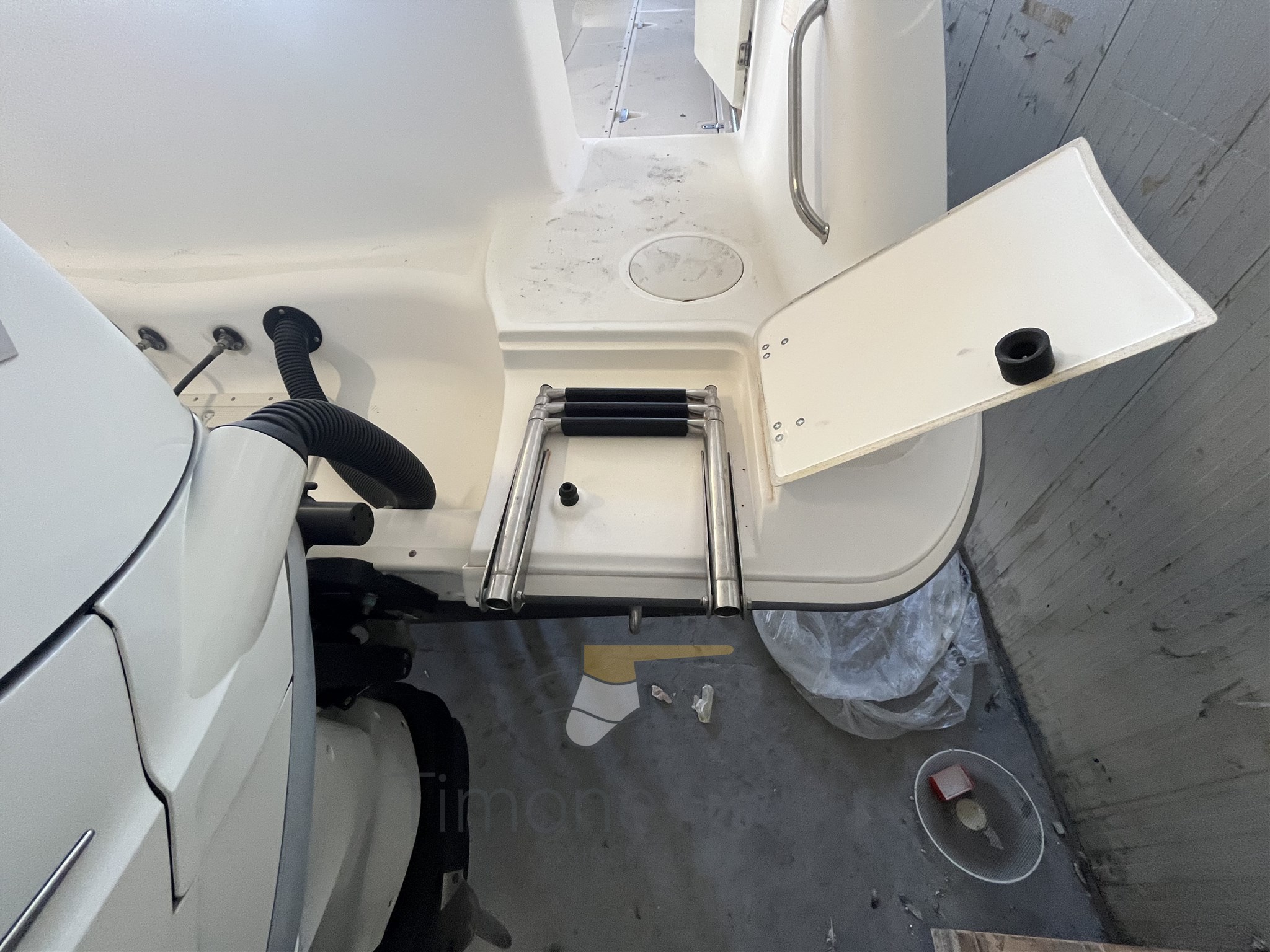 Boston Whaler OUTRAGE 320 (2004) Timone Yachts